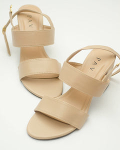 Raquel in Beige