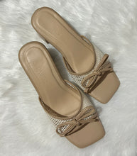 Load image into Gallery viewer, Vicky in Nude
