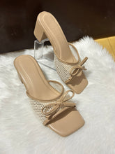 Load image into Gallery viewer, Vicky in Nude
