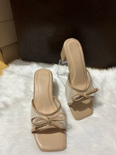 Load image into Gallery viewer, Vicky in Nude
