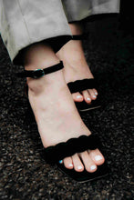 Load image into Gallery viewer, Solenn in Black
